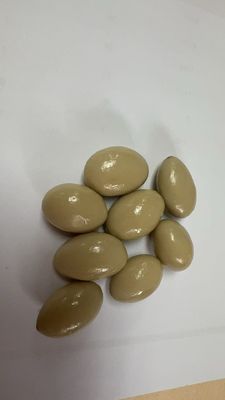 Nozes revestidas com chocolate (amêndoas) e nozes revestidas com chocolate (amêndoas) de iogurte
