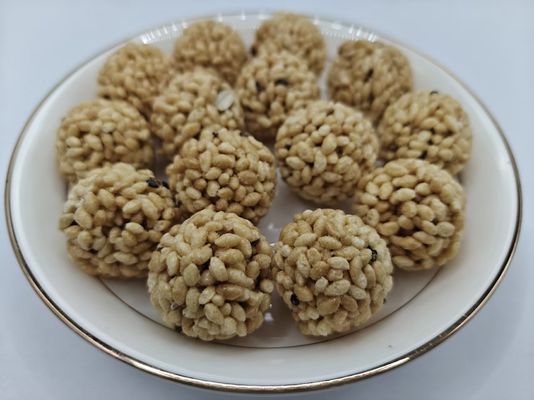 Embalagem a granel de bolinhos de arroz com nozes e alta proteína