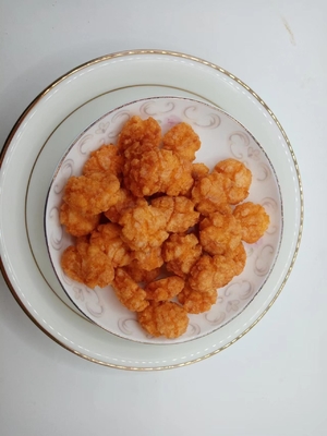 Mini biscoitos de arroz frito
