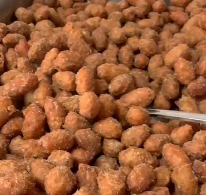 Peanuts crocantes de alho preto assados - Irresistíveis