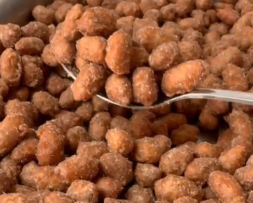 Peanuts crocantes de alho preto assados - Irresistíveis