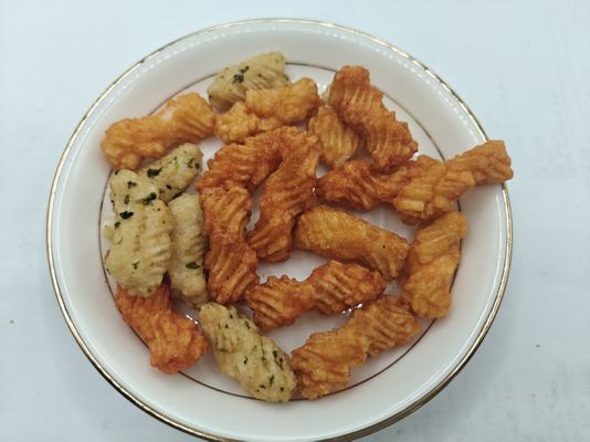 Biscoitos de arroz misturados com sabor de algas marinhas e molho de soja