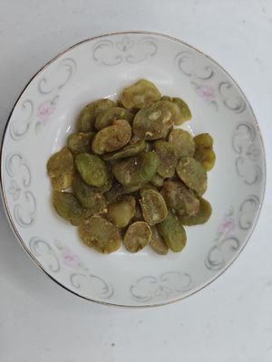 Chips de feijão amarelo com infusão de alho