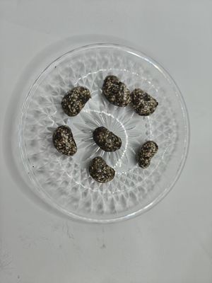 Nozes de sésamo preto e branco