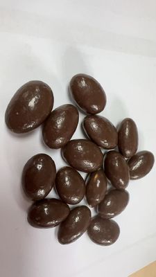 Nozes revestidas com chocolate (amêndoas) e nozes revestidas com chocolate (amêndoas) de iogurte