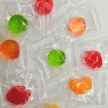 Doces de goma coloridos embalados individualmente para festas Eventos Prazer cotidiano