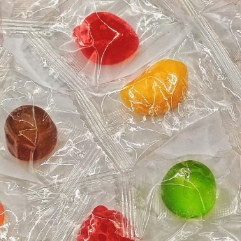 Doces de goma coloridos embalados individualmente para festas Eventos Prazer cotidiano