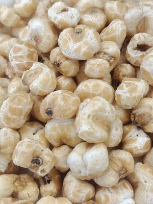 Snacks de milho tufado assados, crocantes, deliciosos e naturais, sem óleo