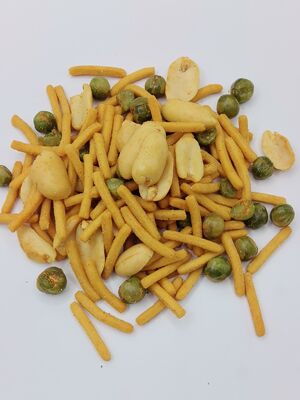 Feijões de Textura Tripla Crocante Misturados com Palitos - Lanches de Soja Prontos para Consumo com Sabor Salgado Perfeito