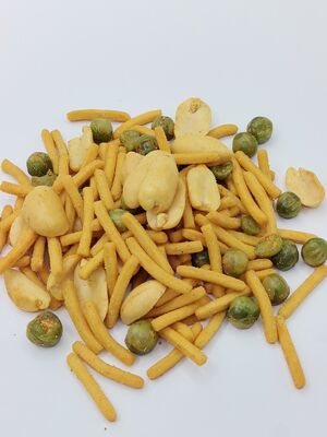 Feijões de Textura Tripla Crocante Misturados com Palitos - Lanches de Soja Prontos para Consumo com Sabor Salgado Perfeito