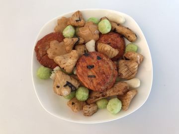 Os microelementos deliciosos dos petiscos da mistura do biscoito do arroz contiveram bom para o estômago