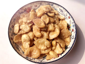 Tempero revestido das batatas fritas rachadas duras da fava da textura nenhum ingrediente cru do pigmento