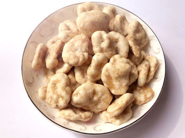 A fava deliciosa da alga lasca petiscos saudáveis do ingrediente cru seguro para crianças