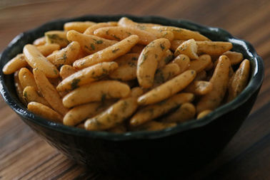Japonês crescente Sancks da mistura do biscoito dos arrozes tufados da forma do sabor do Wasabi da alga