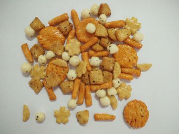 Da mistura friável do biscoito do arroz dos sabores do molho de soja formas diferentes deliciosas