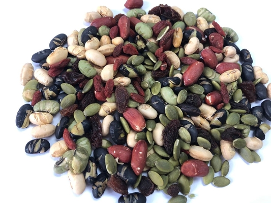 Frutos secos Roasted misturados naturais completos dos feijões e das porcas do vegetariano saudáveis